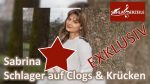 Sabrina Stern: Schlager auf Clogs und Krücken